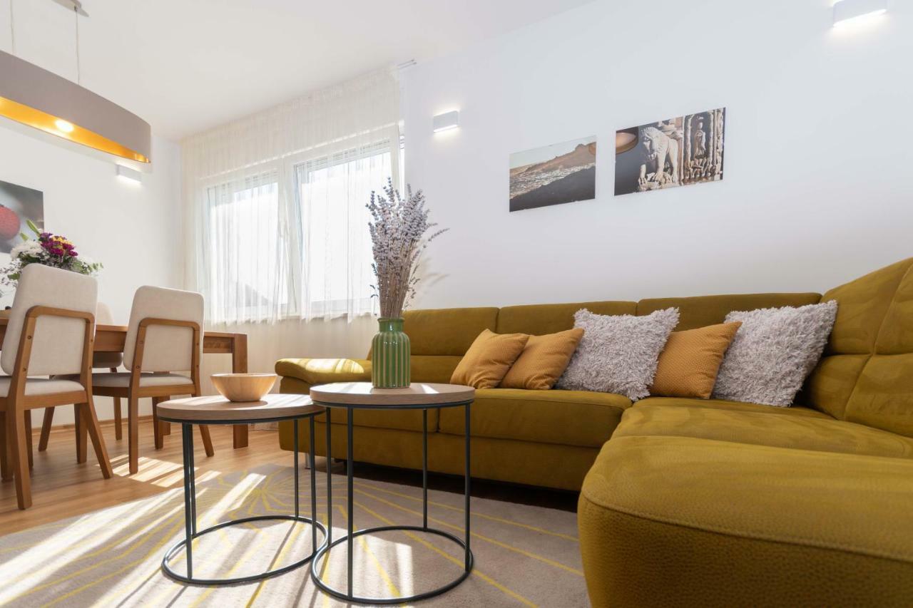 Apartment House Ivan John *