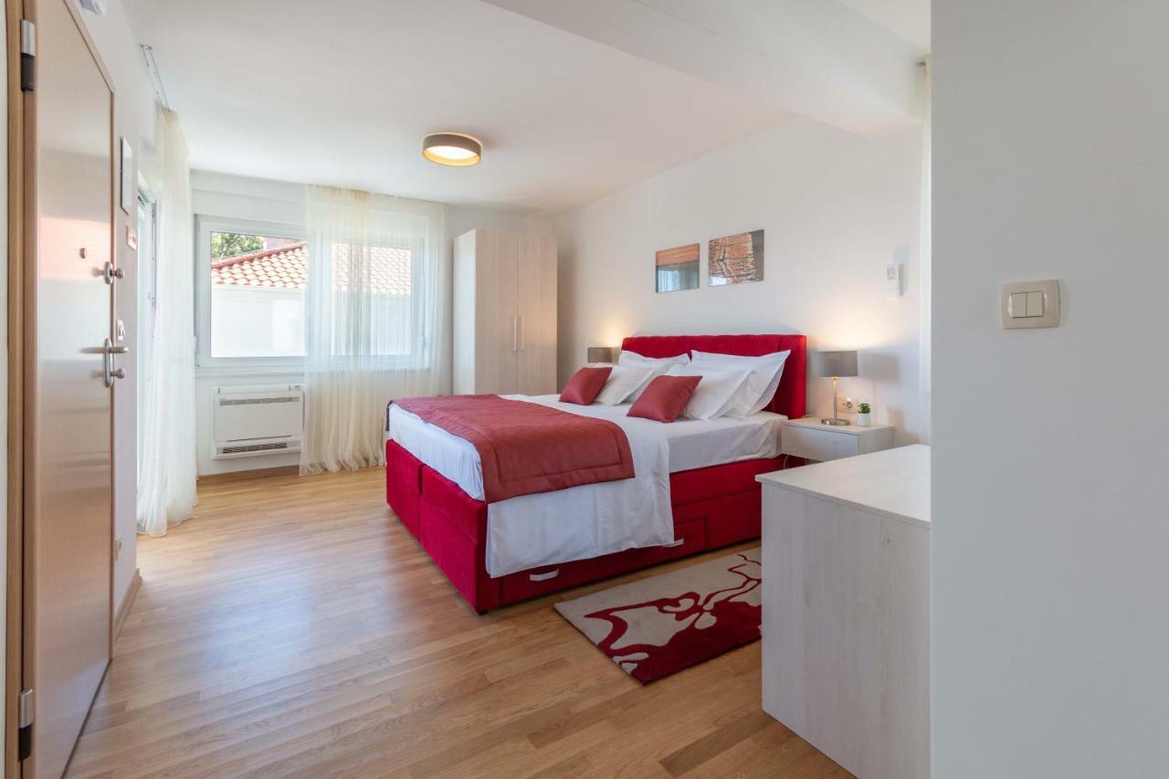 Appartement House Ivan John