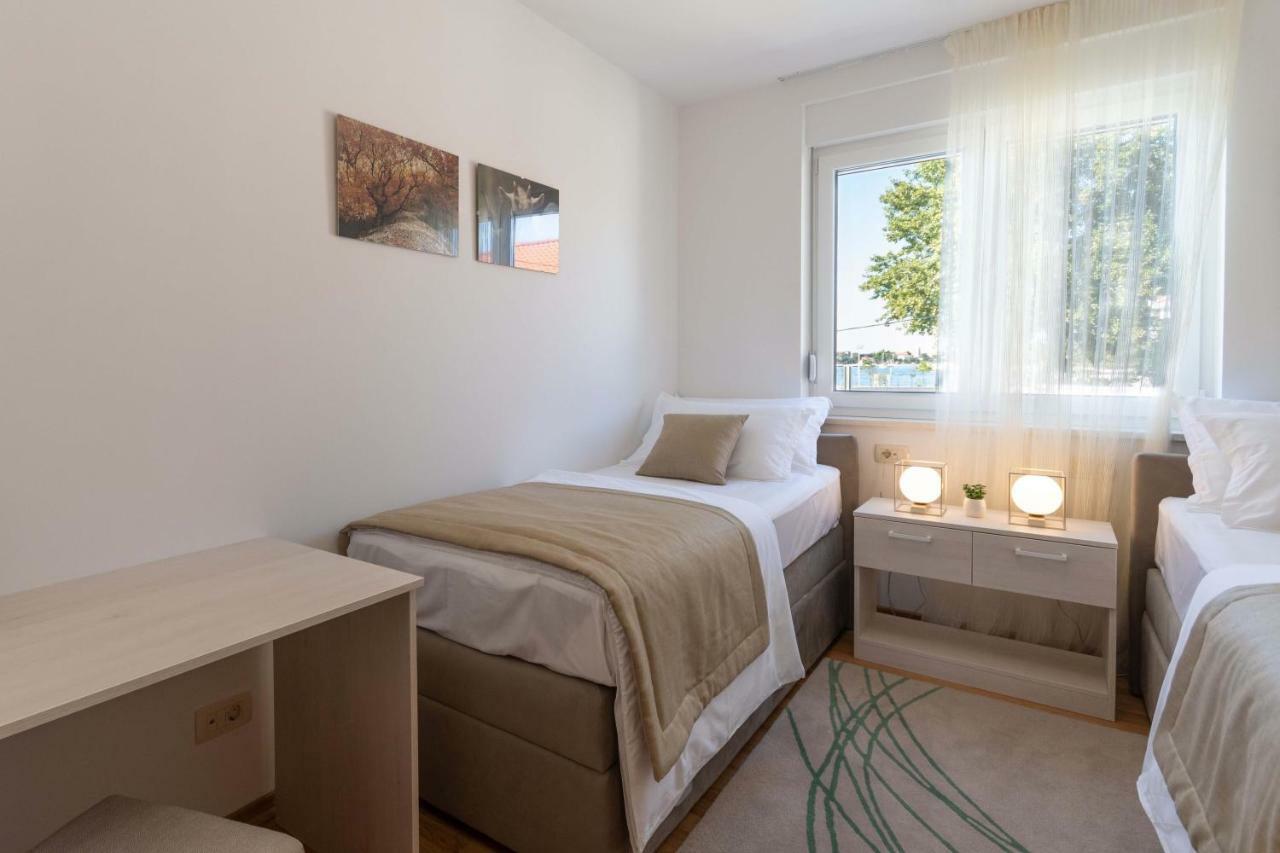 Appartement House Ivan John