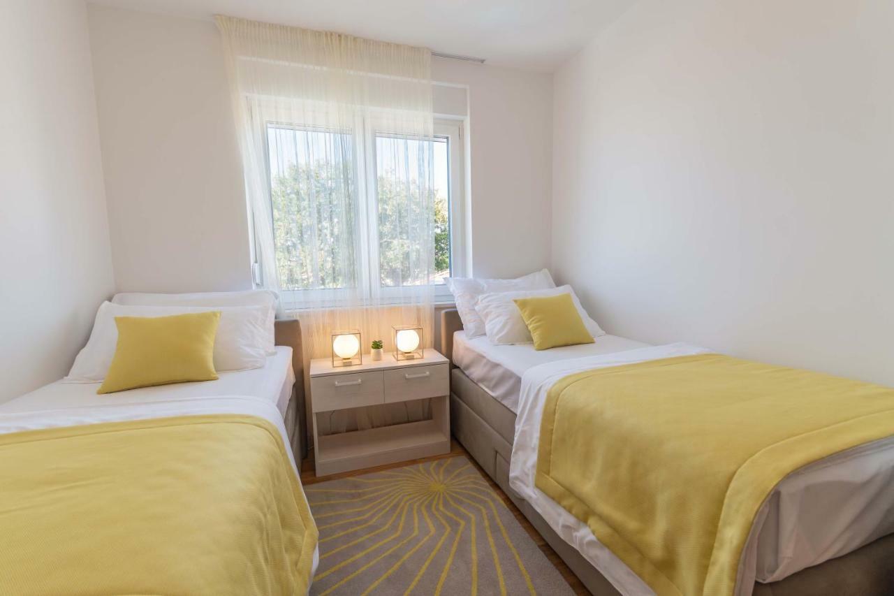 House Ivan John Apartma
