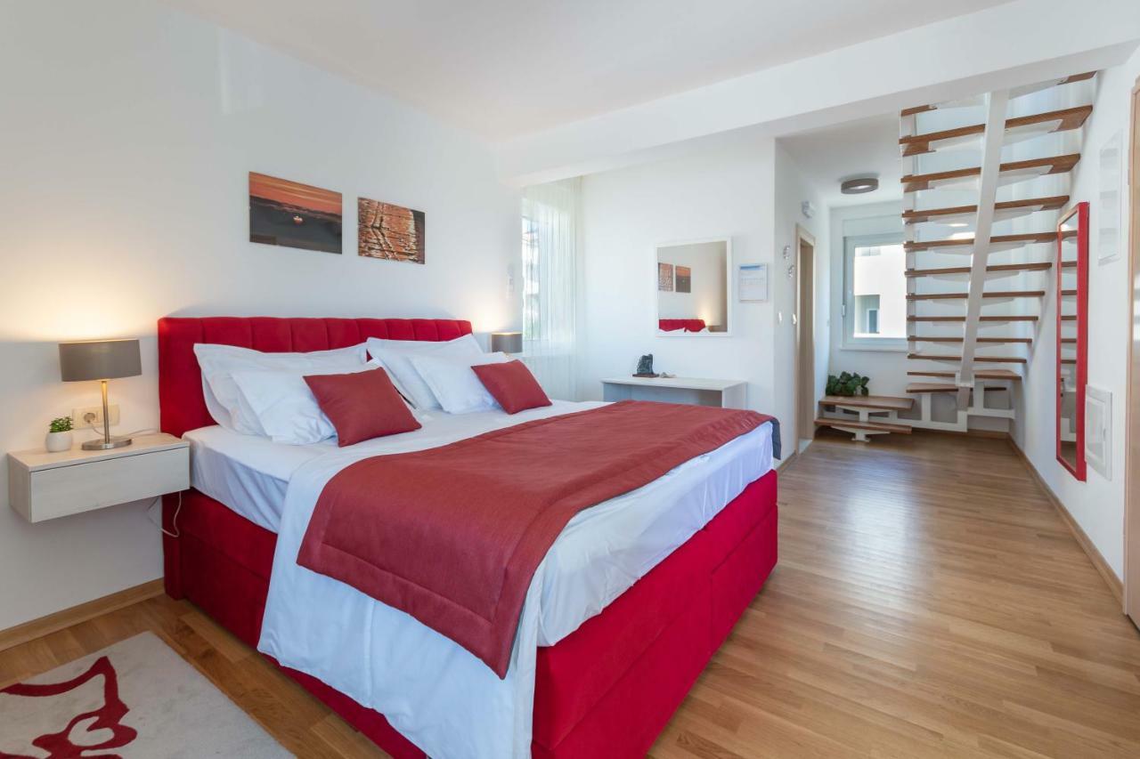 House Ivan John Apartma *